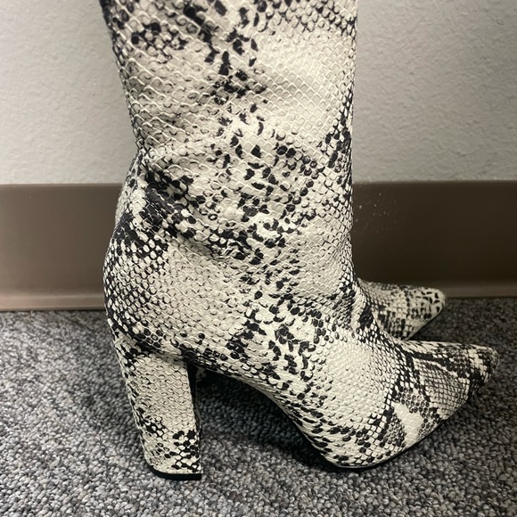 Snakeskin over the knee boots - Picture 3 of 6